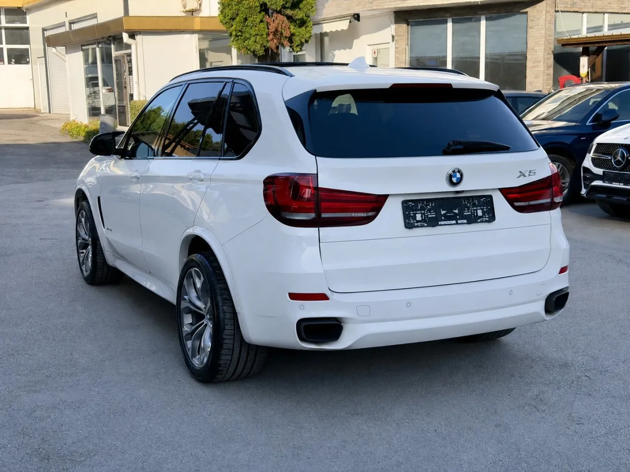 BMW X5 F15 отзад-странично от лявата страна