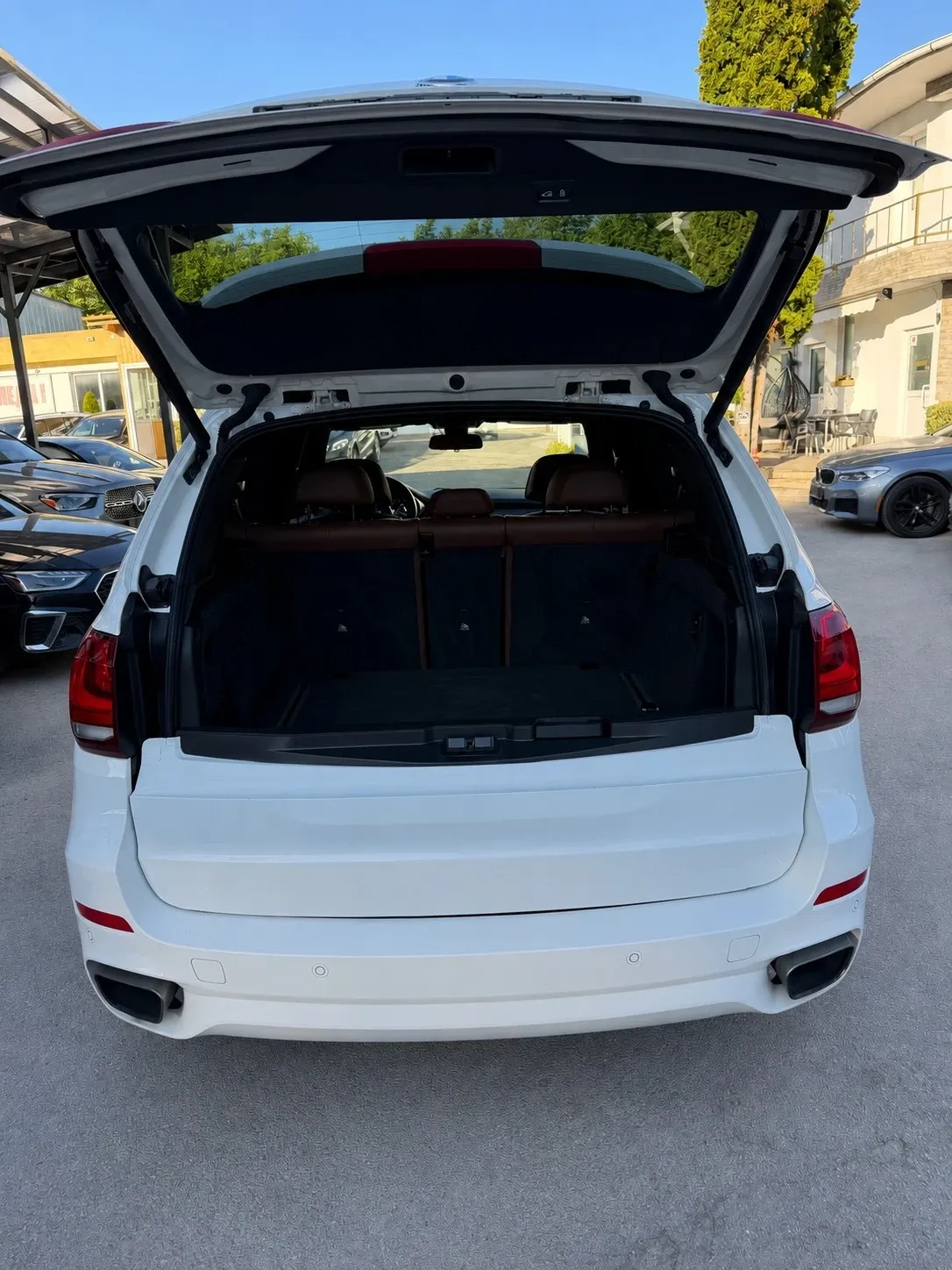 Отворен багажник на BMW X5 F15 със Soft Close врата