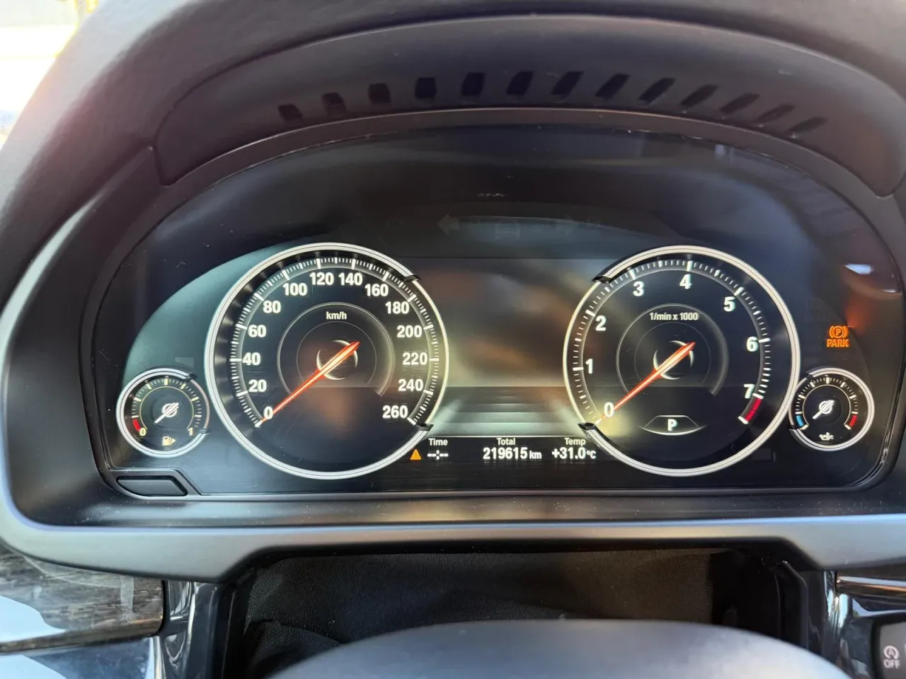 Табло на BMW X5 F15 с пробег 219 615 км