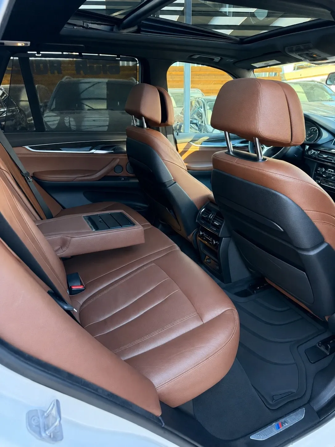 Задни седалки от кафява кожа с подлакътник в BMW X5 F15