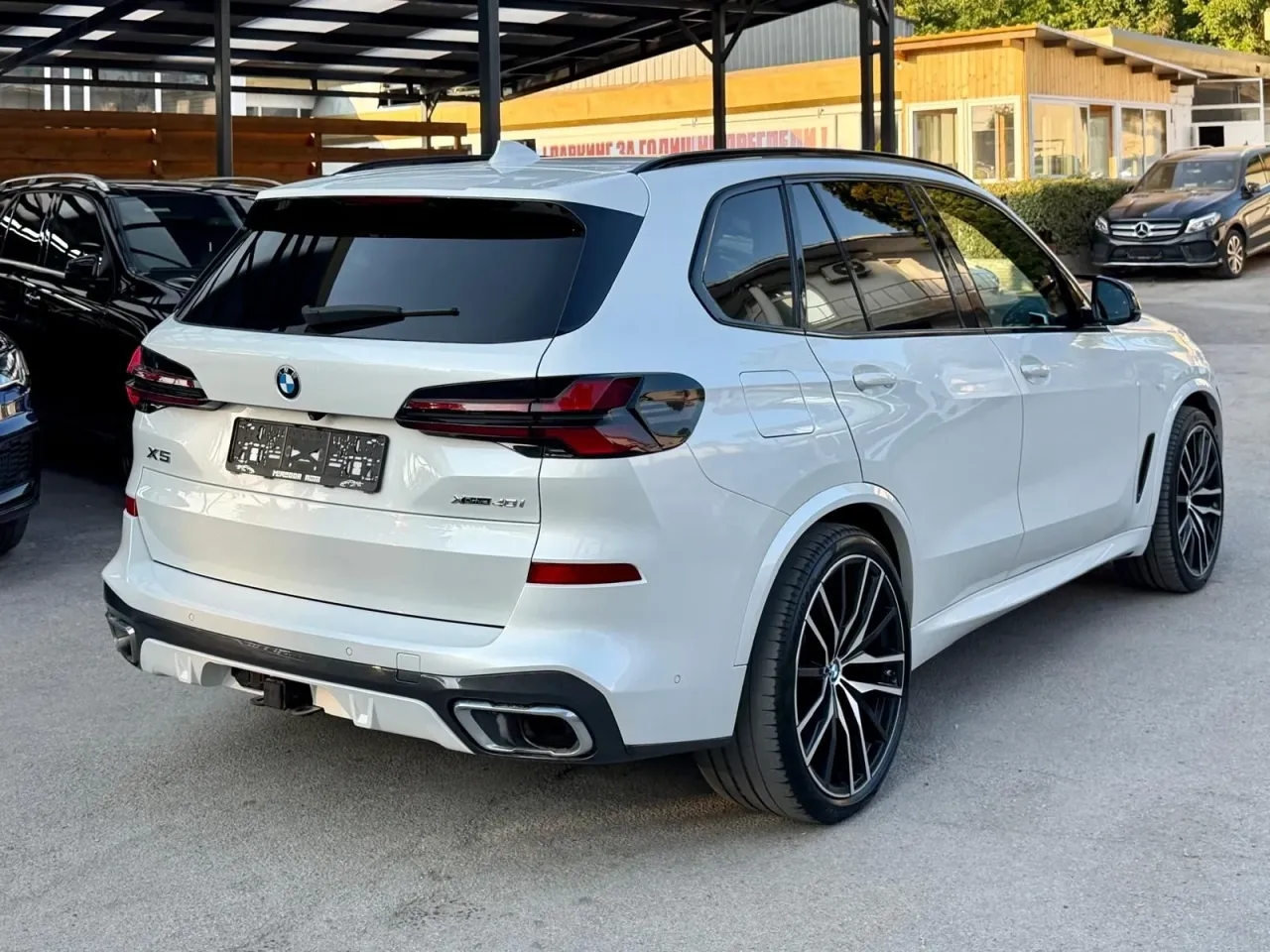BMW X5 G05 отзад-странично с емблема xDrive40i