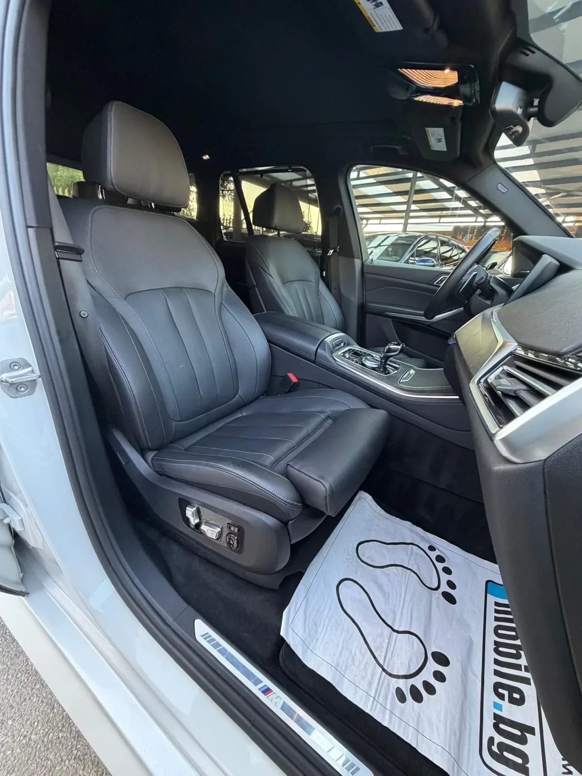 Предна пасажерска седалка с ел. регулиране и M праг в BMW X5 G05